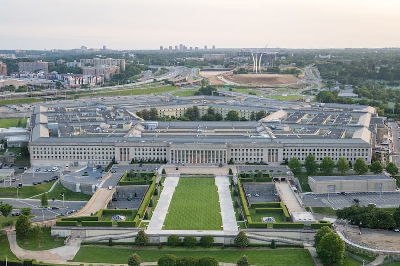 Hegseth, Italian Counterpart Meet at Pentagon